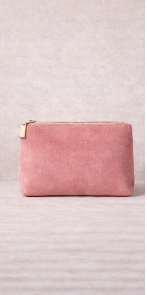 Velvet Cosmetic Pouch – Minimalist Travel Makeup Bag with Gold Zipper